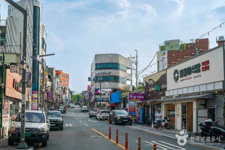 thumbnail-반고개 무침회 골목-1