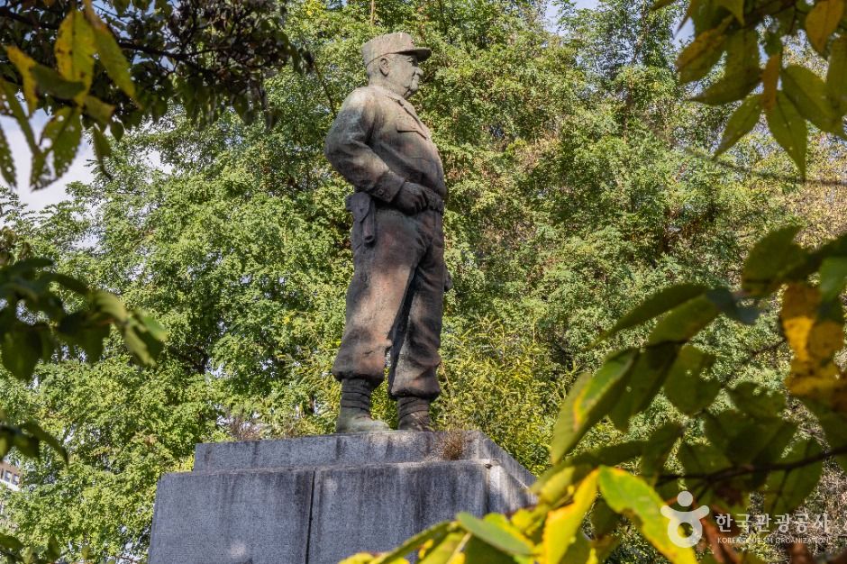 존비코올터장군상