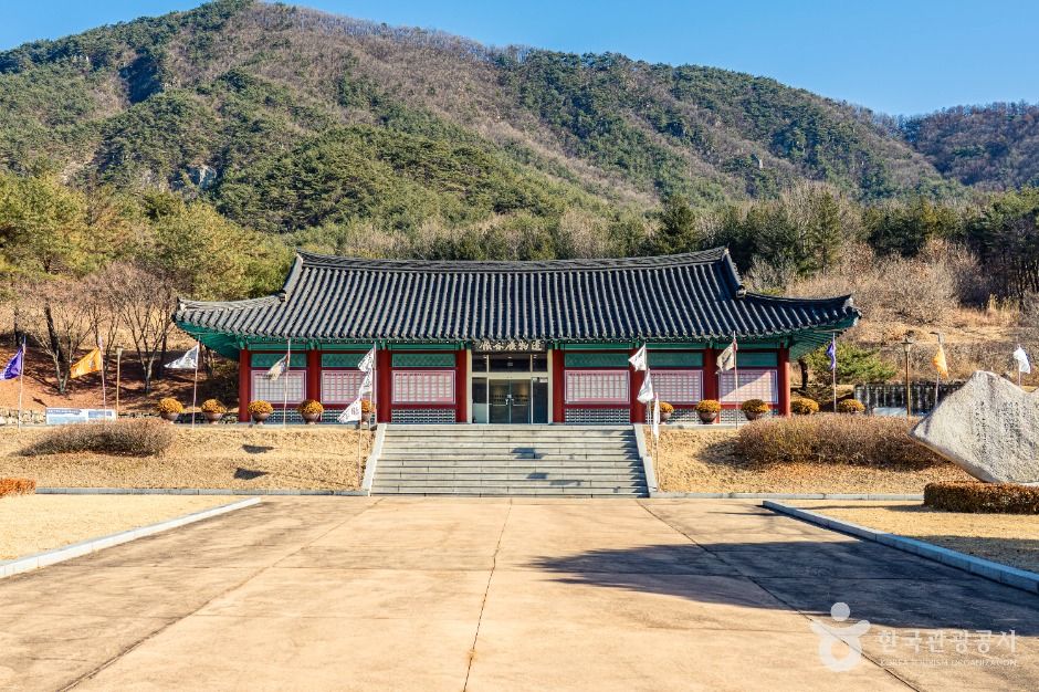 운강이강년기념관