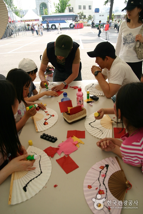 Jeonju Hanji Culture Festival (전주 한지문화축제)