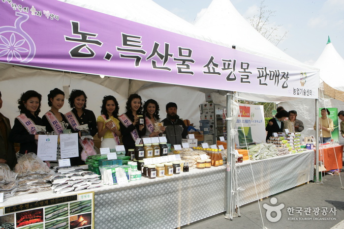 Le Festival de Boissons Traditionnelles Coréennes & du Gâteau de Riz à Gyeongju (경주 떡과술잔치)