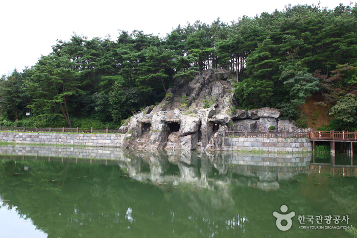 Uirimji Reservoir (제천 의림지와 제림)