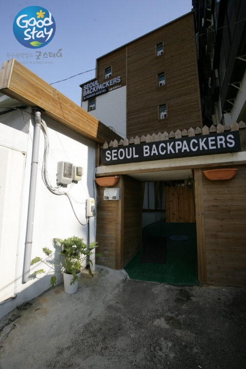 首尔背包客旅馆 (서울백팩커스)