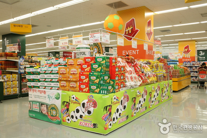 Супермаркет E-mart в районе Ёндынпхо (이마트-영등포점)