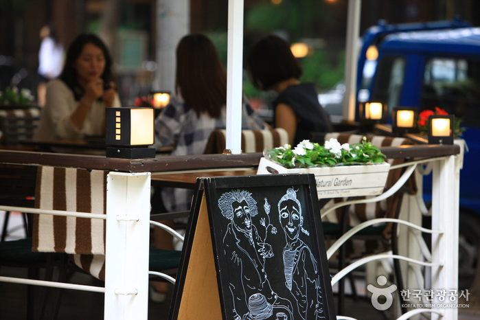 Bundang Jeongja-dong Café Street (분당 정자동 카페거리)