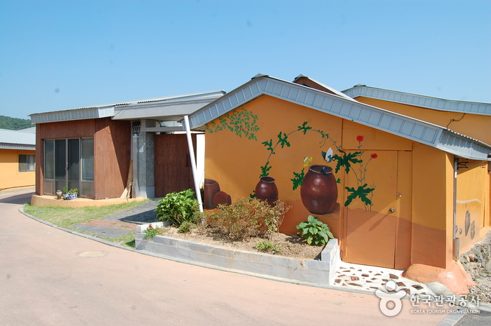 Oegosan Onggi Village (외고산옹기마을) 