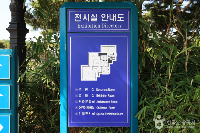Mireuksaji Relics Exhibition Museum (미륵사지유물전시관)
