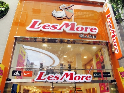 Обувной магазин LesMore на Мёндоне (레스모아 명동점)