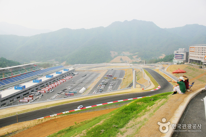 강원도 산속에서 펼쳐지는 경주용 차량의 화려한 액션, 인제오토테마파크