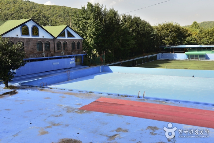 龍仁休閒運動戶外游泳池(용인레저스포츠 야외수영장)