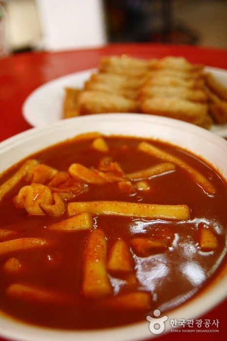 매콤하게 중독되는 맛, 대구 마약떡볶이