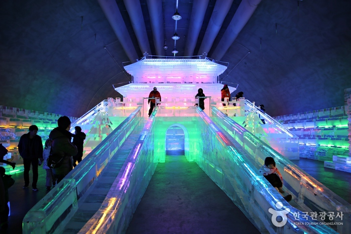 thumbnail-Hwacheon Sancheoneo Ice Festival (얼음나라 화천 산천어축제)-17