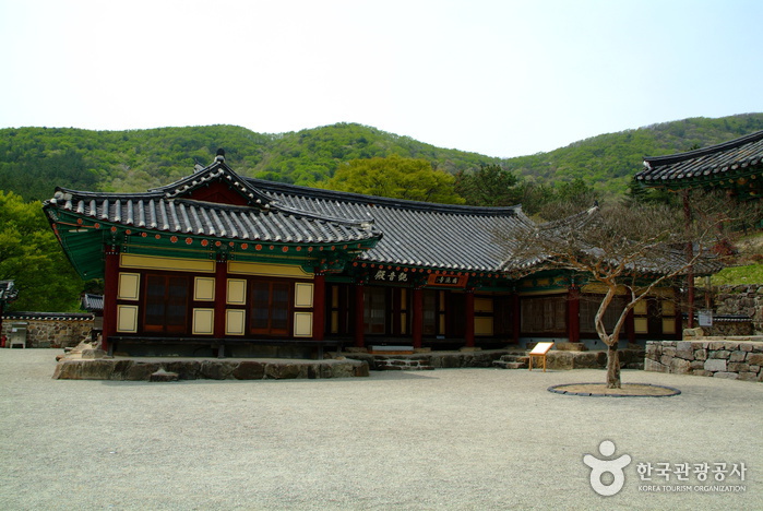 Wibongsa Temple (위봉사)