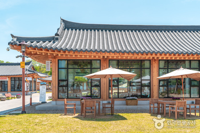 Okcheon Traditional Culture Experience Center (옥천전통문화체험관)
