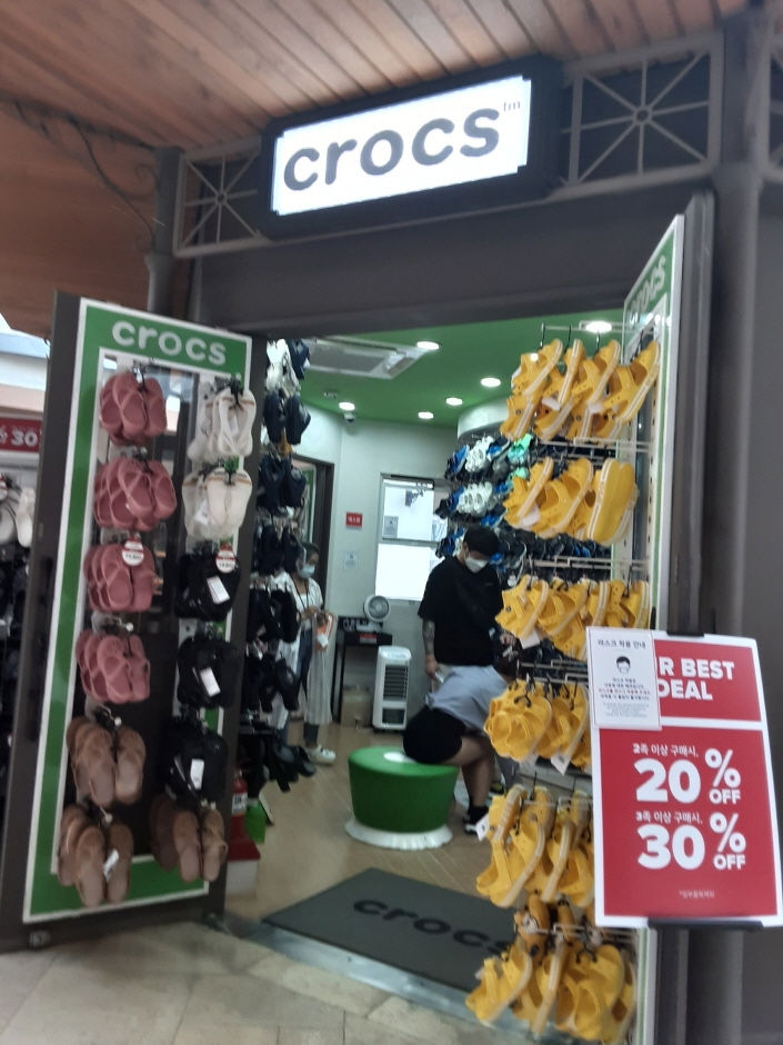 [事後免税店] crocs（クロックス）・シンセゲ（新世界）パジュ（坡州）（크록스 신세계파주）