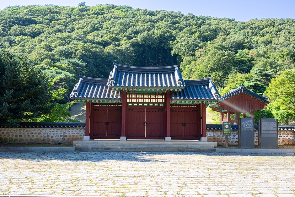 Tomb of General Gwon Yul (권율장군묘)