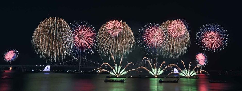 thumbnail-Busan Fireworks Festival (부산불꽃축제)-24