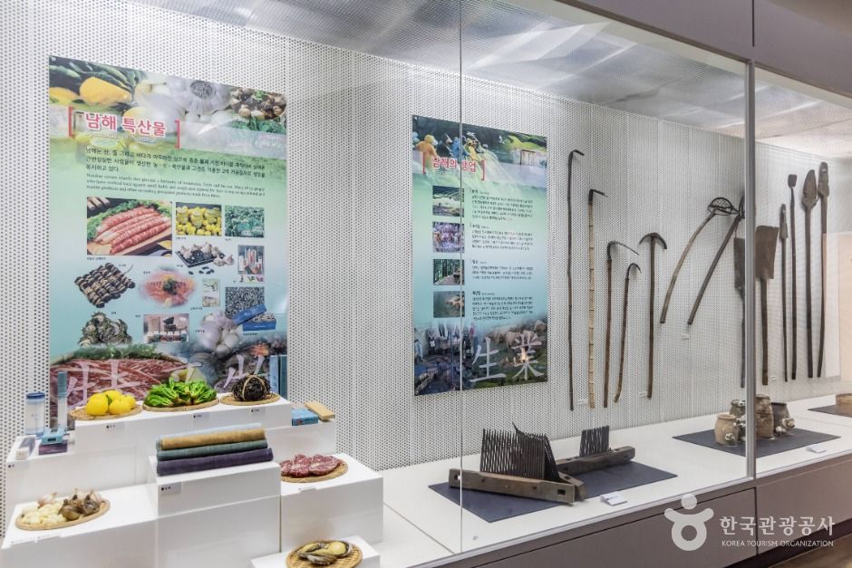 남해유배문학관