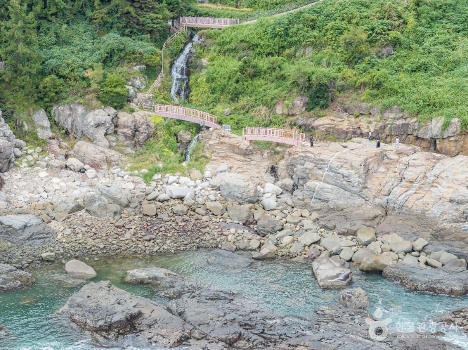 남해가천암수바위