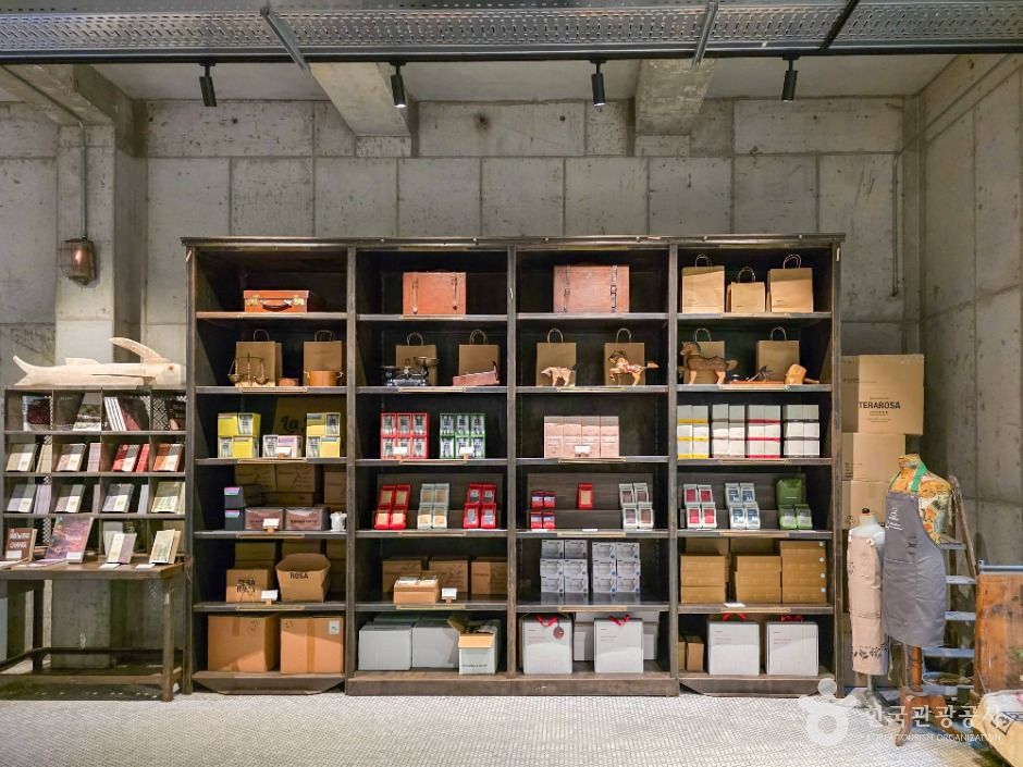 thumbnail-테라로사 커피공장-13