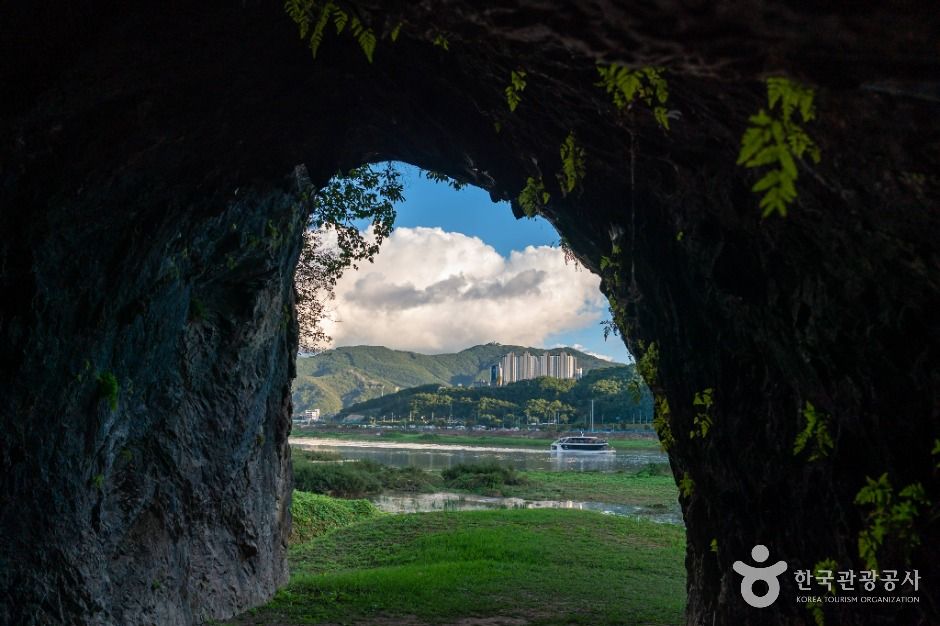 thumbnail-단양 금굴 구석기유적지-2