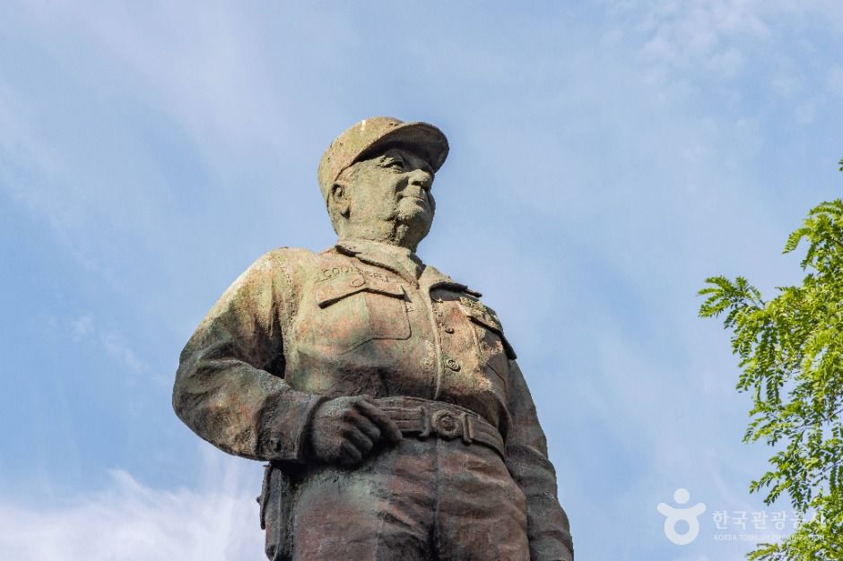 존비코올터장군상