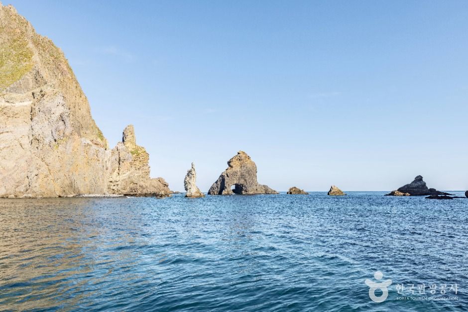 울릉_삼형제굴바위(울릉도, 독도 국가지질공원) (5)