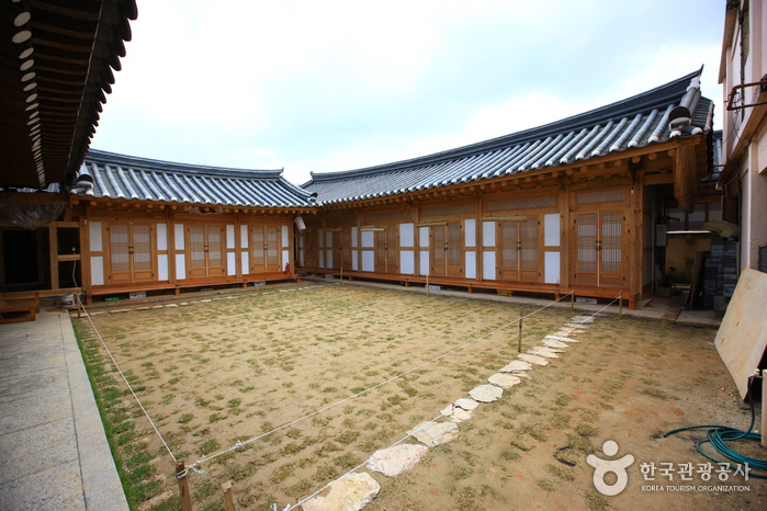 Pungnamheon House (Jeonju Hanok Villagae) (풍남헌-전주한옥마을)