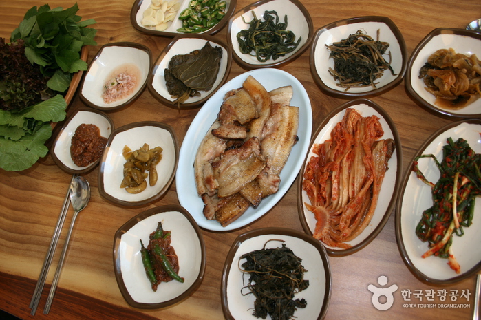 thumbnail-Baemsagol Jirisan Restaurant (뱀사골 지리산식당)-0