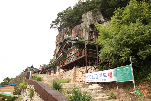 Jeongbangsa Temple (정방사)