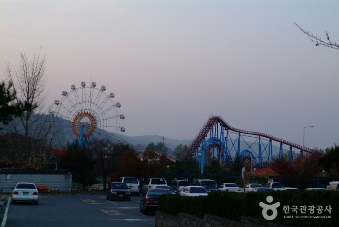 Gyeongju World Amuse...