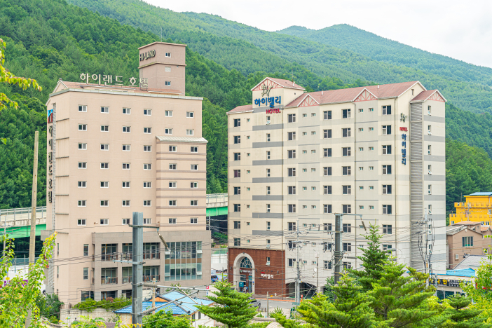 High Valley Hotel, located nearby to Taebaek as well as major tourist attractions in Gohan-eup, Jeongseon, boasts the best location for traveling around the different regions.