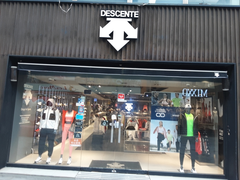 Descente - Jeju Chilseong Branch [Tax Refund Shop] (데상트 제주칠성)