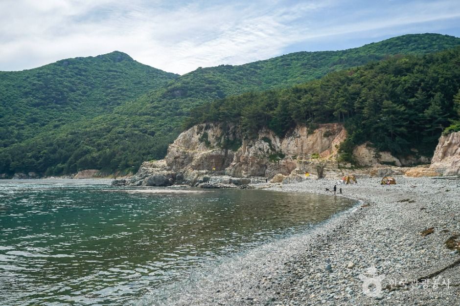 여차몽돌해수욕장