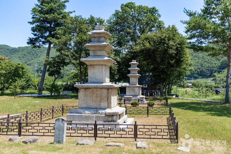 thumbnail-봉화 서동리 동·서 삼층석탑-1