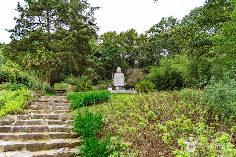 아산 평촌리 석조약사여래입상