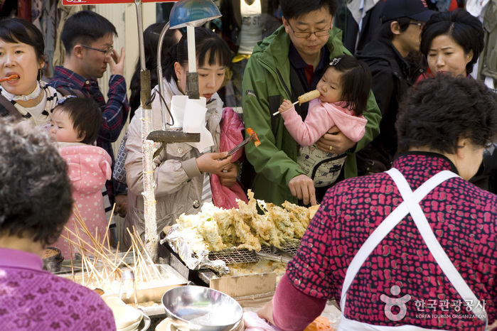 Gwangbokdong Food Street (광복동 먹자골목)