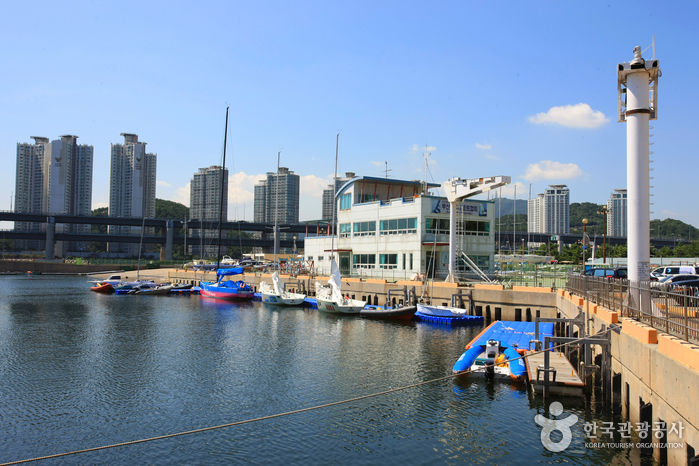 水営湾ヨット競技場（수영만 요트경기장）