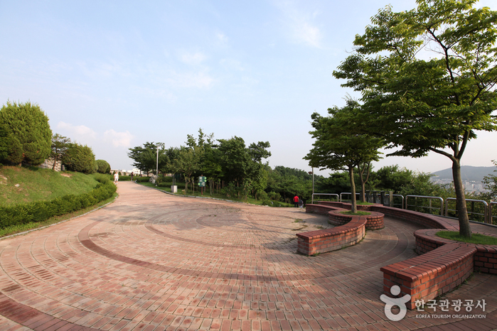 Naksan Park (낙산공원)