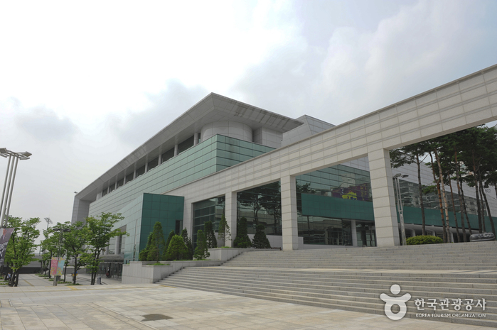 Goyang Oulim Nuri Arts Center (고양 어울림누리)