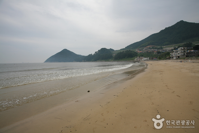Heungnam Beach (흥남해수욕장)