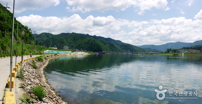 Bungeoseom Island (붕어섬)