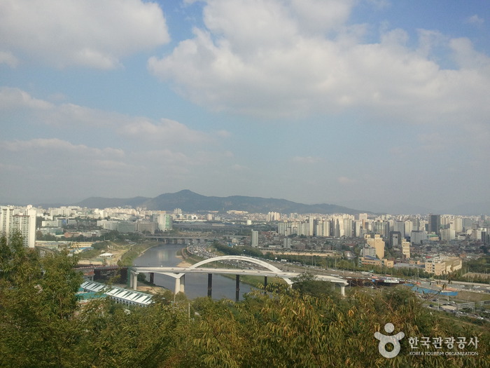 Mont Eungbongsan à Séoul (응봉산(서울))