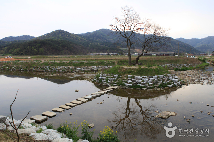 Mopyeong-Dorf (모평마을)