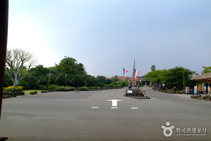 Jeju Folk Village Museum (제주민속촌박물관)