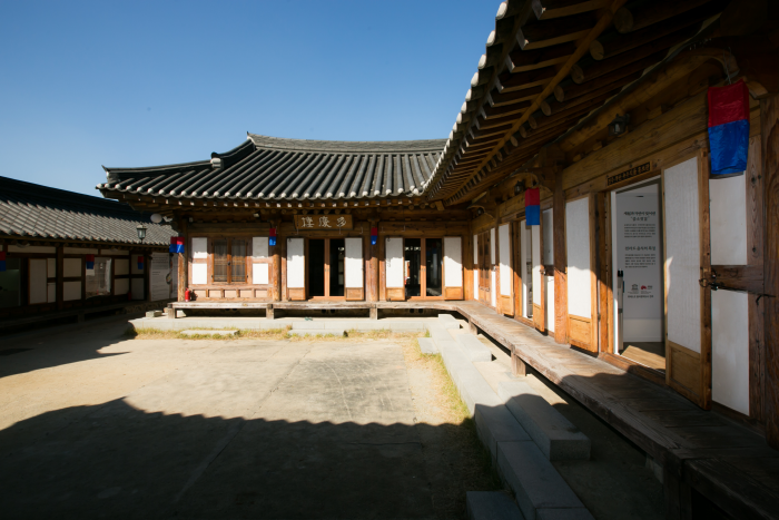 Культурный центр кимчхи в Деревне традиционных домов ханок в Чончжу (전주한옥마을 전주김치문화관)