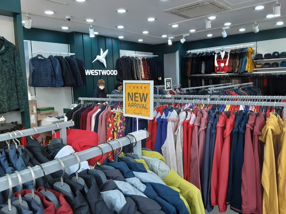 Westwood - Sinjeju Branch [Tax Refund Shop] (웨스트우드신제주점)