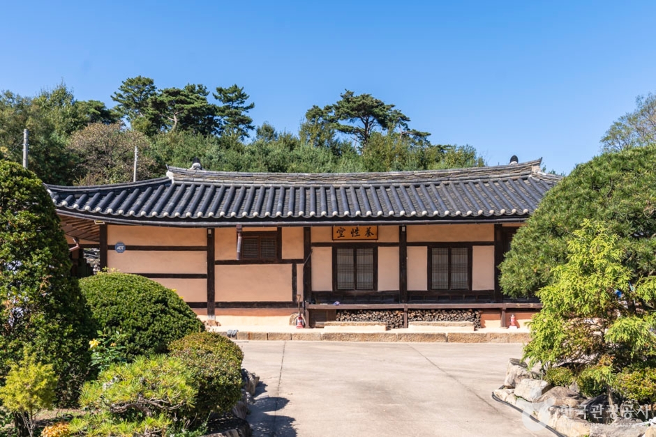 Birth Home of Queen Jeongsun (정순왕후생가)