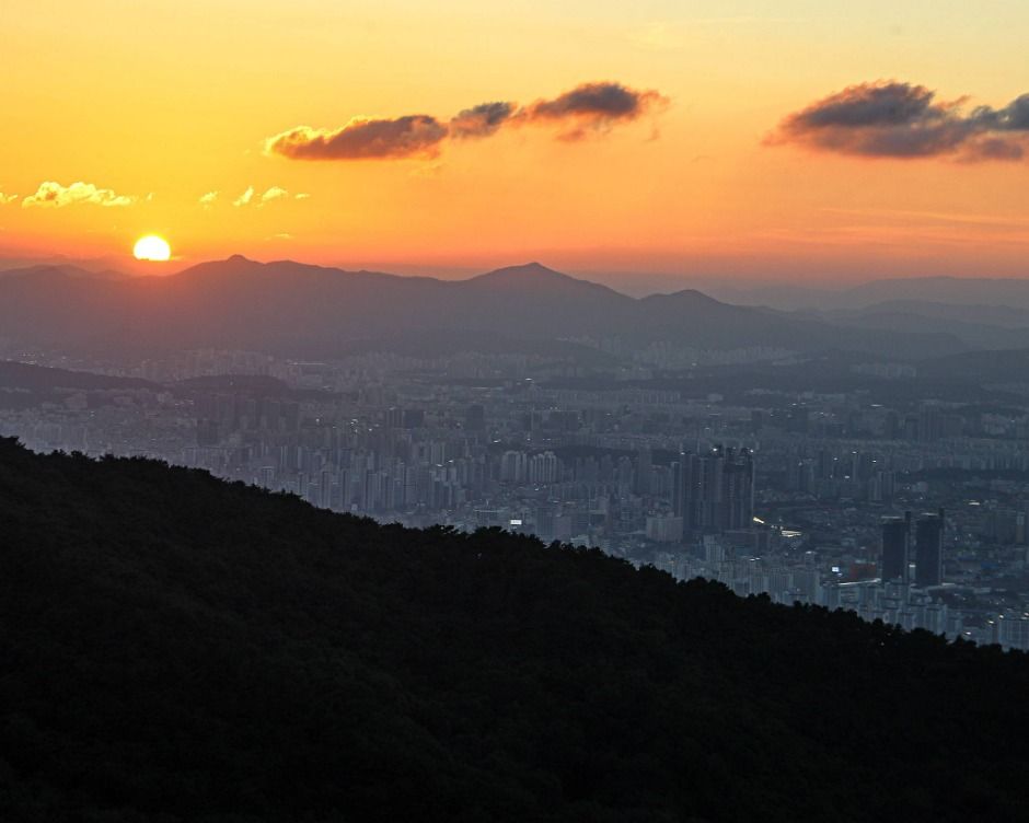 식장산 정상쉼터