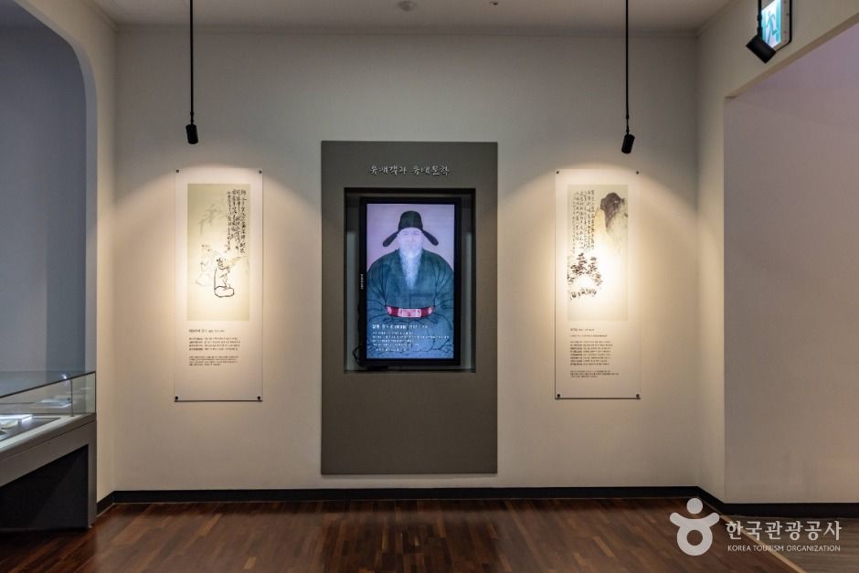 남해유배문학관